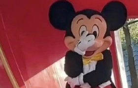 迪士尼全员“爆改”向佐？网友：向佐的风还是吹到了迪士尼！