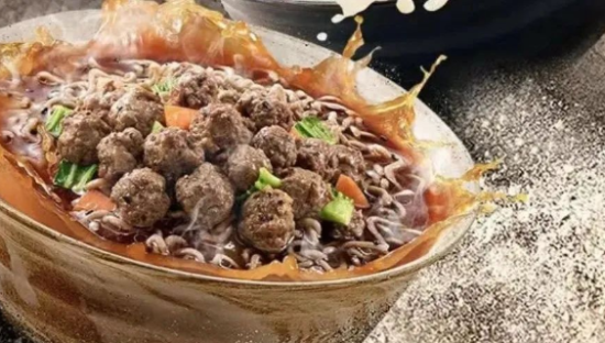 康师傅“诈骗”新品火了，网友：广告法亡命之徒！