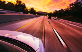 新造车10月成绩单：“老大”理想微跌，零跑小鹏创新高