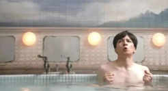 年轻人在快乐老家实现「新消费降级」