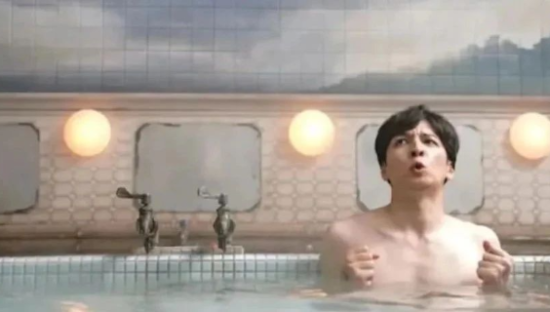 年轻人在快乐老家实现「新消费降级」