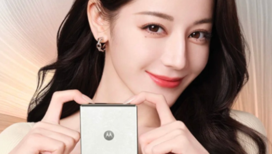 联想 moto × 迪丽热巴遇见秋日「白色恋人」