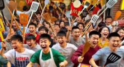 好羞耻！麦当劳“第一届铲子大赛”，搞笑程度不输万圣节！网友：一个汉堡，换来终生内向！