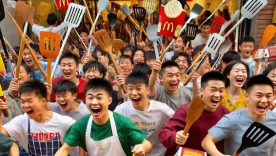 好羞耻！麦当劳“第一届铲子大赛”，搞笑程度不输万圣节！网友：一个汉堡，换来终生内向！