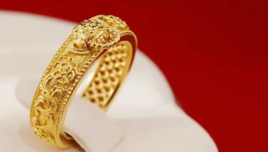 为什么金价连连上涨，周大福却在关店？