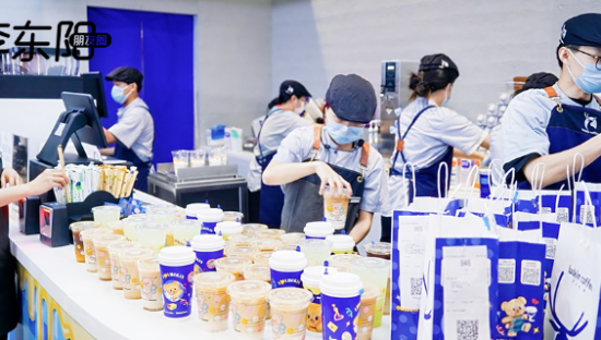 瑞幸，攻入星巴克腹地