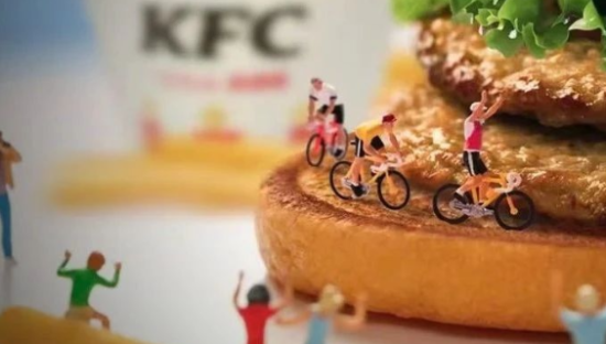 大学生“夜骑开封”惹争议，KFC成了最后大赢家！