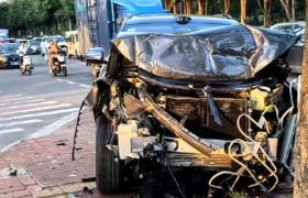 被撞烂的问界M7，让赛力斯很为难