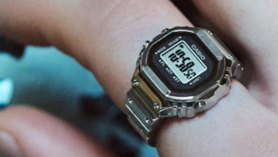 卡西欧 50 周年纪念手表，仅重16克，只能戴手指上