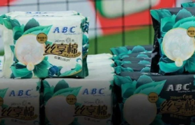 成本2毛的卫生巾，“坑惨”女性