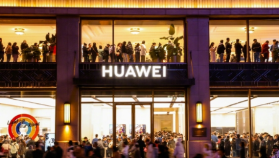 华为 ×《人物》讲述 Mate 背后的「相伴」故事