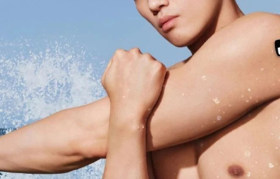 不穿衣服的广告，硬控泳坛“男模”！