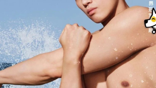 不穿衣服的广告，硬控泳坛“男模”！