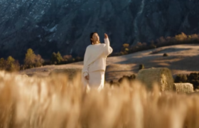 霸王茶姬 ×《遇见梵高》带你畅游油画世界