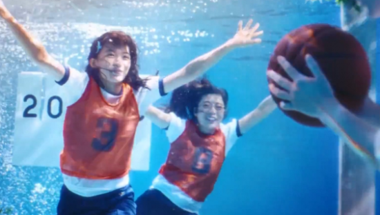 三得利：水下实拍，在水中看到过去20年的自己