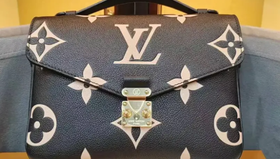 蒸发万亿后，LV向“穷人”低头了