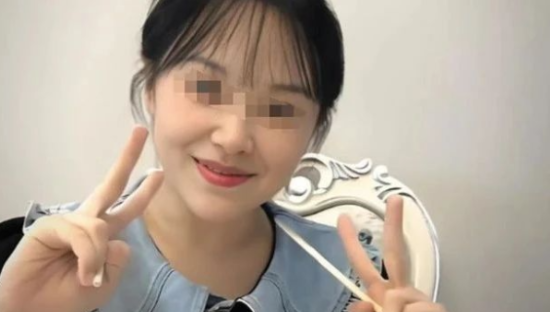 “挖呀挖”爆火一年，网红女幼师开上迈巴赫