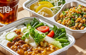 10块钱的拼好饭，让“穷鬼”年轻人又爱又恨