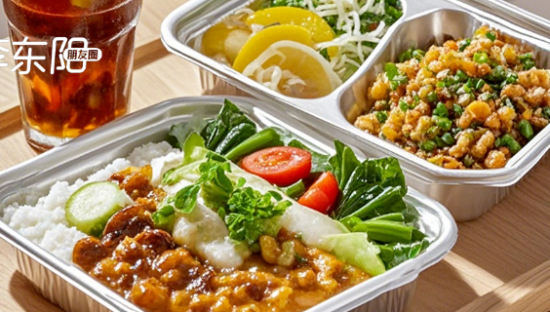 10块钱的拼好饭，让“穷鬼”年轻人又爱又恨