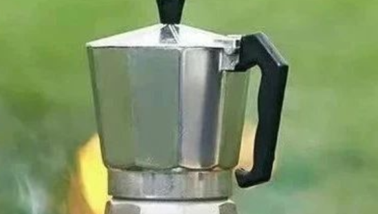 通风孔“撞脸”LOGO，蔚来为何死磕烤炉厂家？