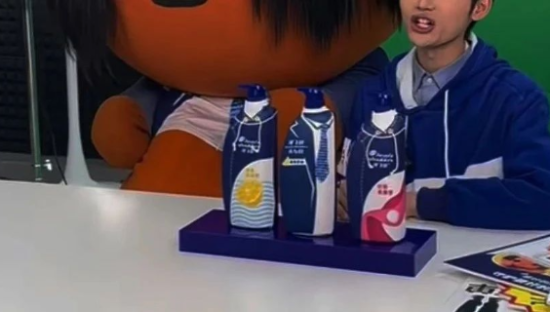 海飞丝“最丑”代言人爆了，网友：就挺秃然的......