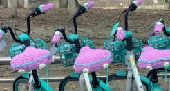 美团装保暖手套，青桔装护膝，离谱商战笑拉了！