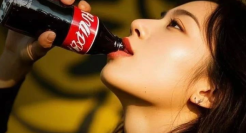可口可乐“女高管事件”惹众怒，比吴柳芳擦边还炸裂！