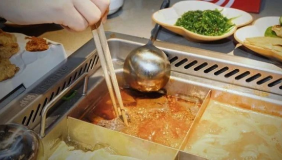 小米火锅爆了，“社会性死亡”食堂小编赢麻了！
