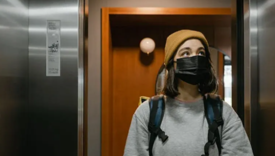 几个月做到销量第一：电梯里的袋鼠妈妈，“袋子”里究竟装了啥？