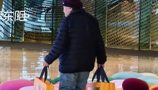 2万一件！大批“黄牛奶奶”爆炒始祖鸟