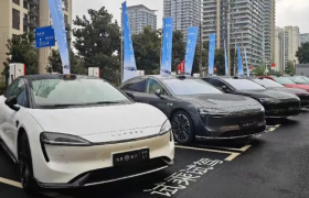 小米首批门店转卖鸿蒙汽车，吃了造车晚的亏！