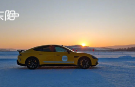 第一批小米车主返乡后，友商的天塌了