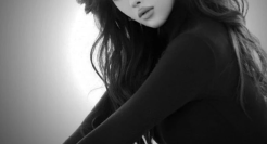 吴艳妮“黑丝写真”惹争议！代言女王赢麻了