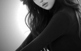 吴艳妮“黑丝写真”惹争议！代言女王赢麻了