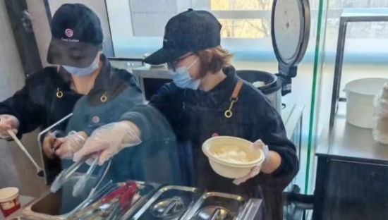 库迪开卖“穷鬼套餐饭”，压力给到瑞幸！