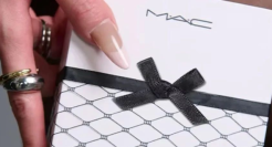 杜蕾斯与MAC情人节联名？网友：太社死了