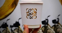 史上最“炸臀”的咖啡联名，把瑞幸打懵了！