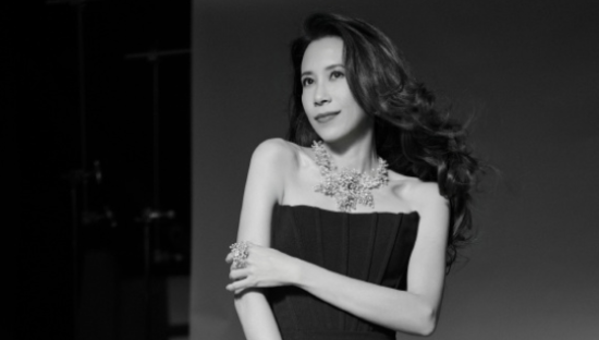 莫文蔚代言施华洛世奇，尽显优雅璀璨