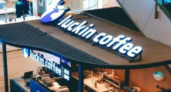 瑞幸疯狂卖奶茶，猛攻霸王茶姬