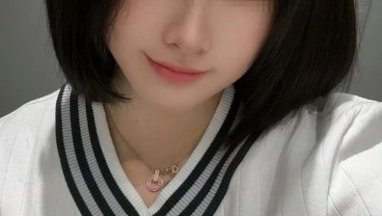 吴艳妮“天使造型”曝光，代言女王终于不装了