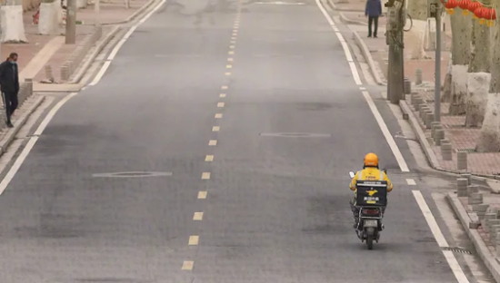 给骑手补贴养老保险，美团这次很务实