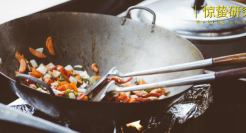 创始人“硬控”甲亢哥，文和友急了？