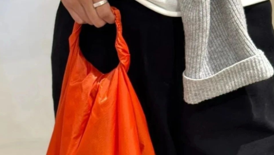 无印良品推出塑料袋同款，网友绷不住了！