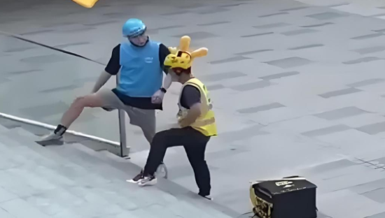 京东美团外卖大战高潮迭起，饿了么再不宣战就来不及了