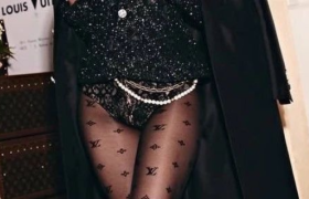 Lisa内裤外穿遭审判，LV赢麻了