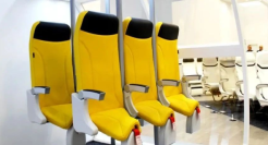 飞机出“站票”了？比麦当劳阴间广告还炸裂！