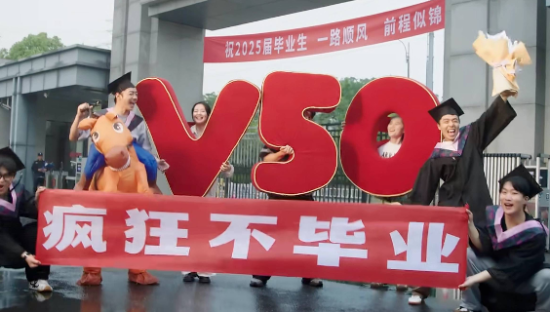 肯德基 × 黄子韬，祝你「青春不毕业」