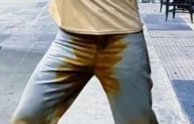 顶流“拉裤裤”冲上热搜，网友：巴黎世家“粪围感”！