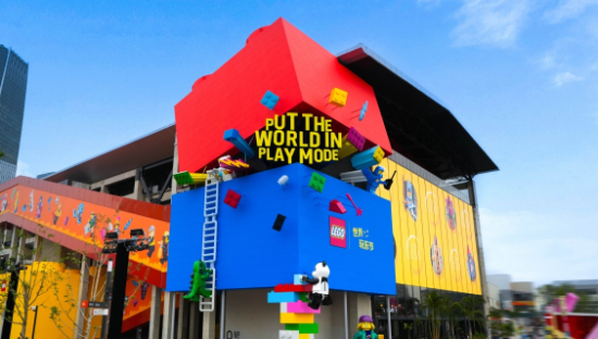 乐高世界玩乐节，建了一座2500平方的乐高大楼