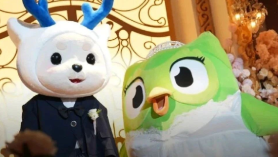 瑞幸×多邻国联名犯“重婚罪”？网友：这渣鸟已经八婚了！